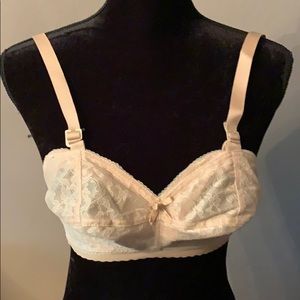 Like new! Size 30CC Colesce Couture nursing bra